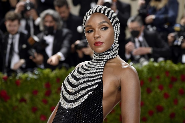 Janelle Monaé ska spela Josephine Baker i en ny tv-serie. Bilden är från Met-galan tidigare i veckan.