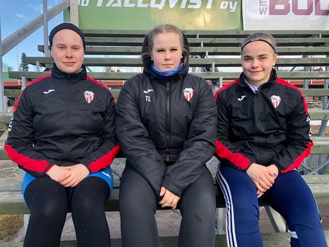 GBK:s målvaktstrio, från vänster: Nea Laine, Tia Lindqvist, Iiris Tiitto.