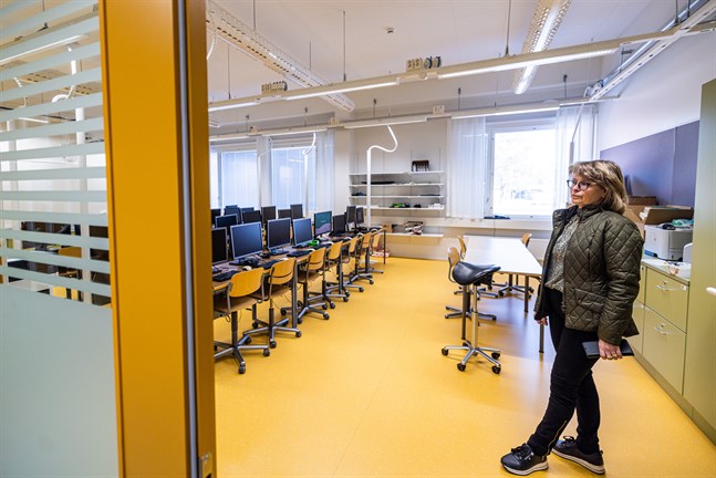 Kvevlax lärcenter mister sin medieklass från och med hösten. Det är trångt och skolan behöver utrymmet för ett klassrum, säger rektor Ulrica Nyström.