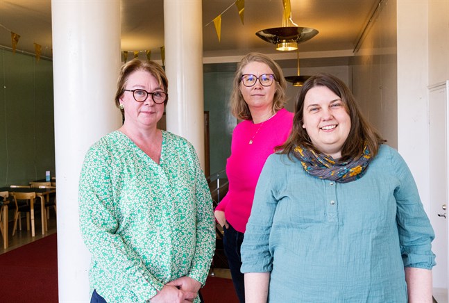 Åsa Blomstedt, kulturchef på Kulturösterbotten, producenten Johanna Stenback från All Things Content och projektkoordinatorn Eva-Marie Backnäs från Kulturösterbotten hör till arbetsgruppen som planerat Jippii!, evenemanget för barnlitteratur.