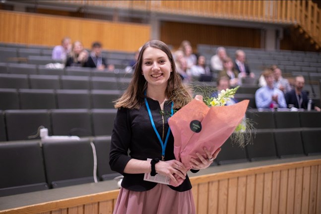 Julia Ståhle, 24, är ny ordförande för Svensk Ungdom. Hon valdes enhälligt under förbundets kongress i Esbo på söndagen.