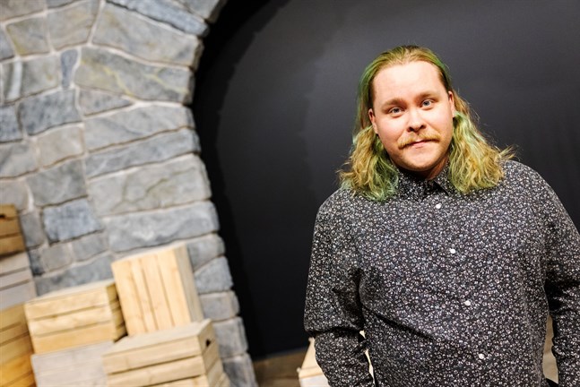 "Potatisrebellerna" blev Joel Forsbackas första produktion på en institutionsteater sedan han utexaminerades som skådespelare i fjol våras.