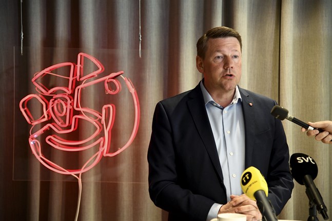 Socialdemokraternas partisekreterare Tobias Baudin meddelar att partistyrelsen kommer att fatta beslut om Natomedlemskap den 15 maj.