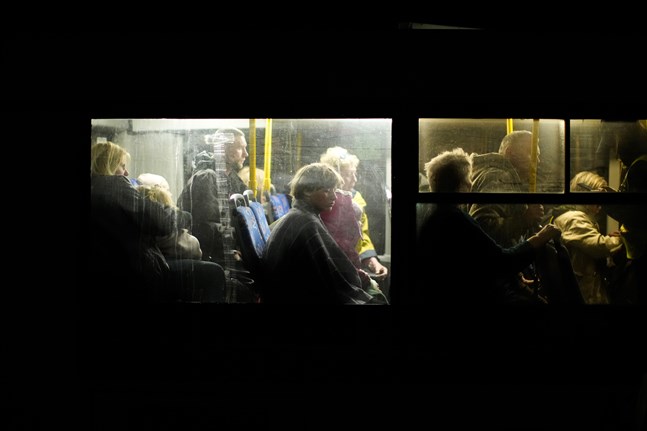 På söndagen kom bussarna med de sista civila som hade evakuerats från Azovstalstålverket i Mariupol till Zaporizjzja.