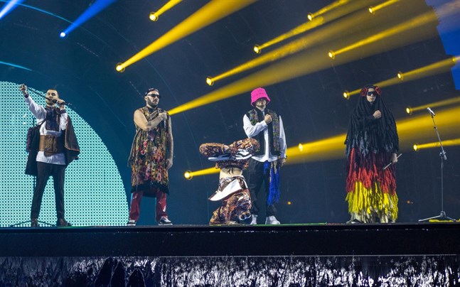 Det lär bli känslosamt då Kalush Orchestra framför Ukrainas bidrag i den första Eurovision song contest-semifinalen.