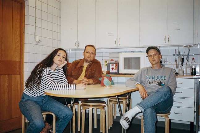 Bandet Tiger är verksamt i Stockholm och består förutom av sångerskan Daniella Binyamin av de i Jakobstad uppvuxna Oskar Nyman och Joel Isaksson.