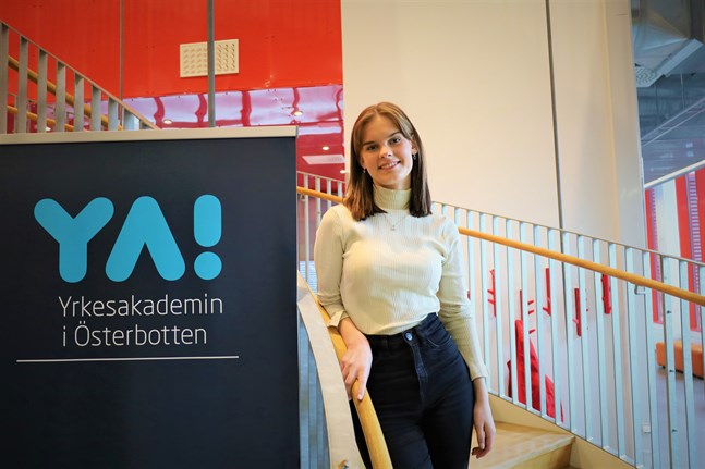 Cornelia Wasberg studerar till närvårdare i Vasa.