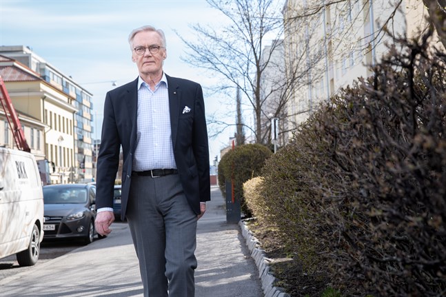 Leif Andersson, professor emeritus, kopplar ibland av från forskningen. I veckan besökte han sin bror Sten i Vasa och såg Botnia Paradise på Wasa Teater.