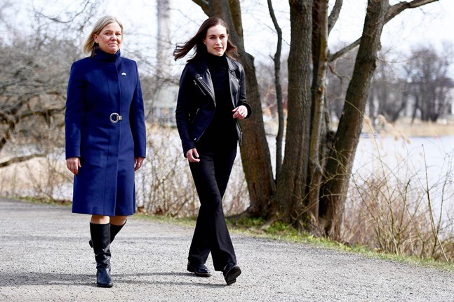 Sverige, med statsminister Magdalena Andersson (till vänster) i spetsen, beslutade att tidigarelägga sin rapport för att hinna med i Finlands Natotempo.