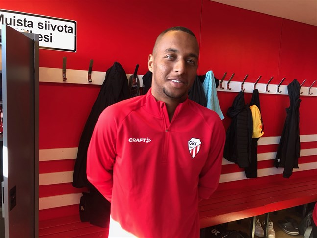 Zuca gjorde två mål i sin debutmatch.