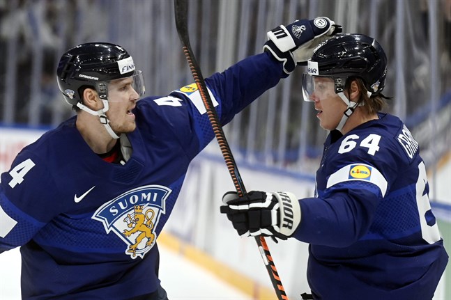 Mikko Lehtonen och Mikael Granlund firar 1–0 i powerplay.