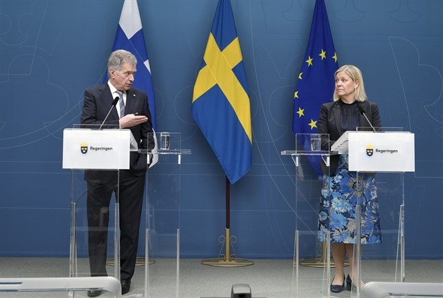 Sauli Niinistö och Magdalena Andersson håller en gemensam presskonferens i Stockholm.