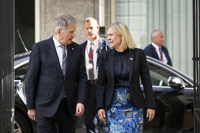 Statsminister Magdalena Andersson (S) tar emot Finlands president Sauli Niinistö i Stockholm.