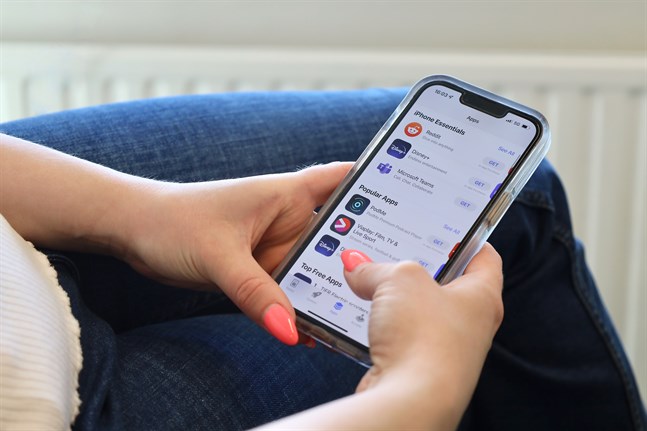 Appen ska enligt lagförslaget utvecklas av Myndigheten för digitalisering och befolkningsdata, och gå att ladda ner kostnadsfritt i appbutiker i början av nästa år.