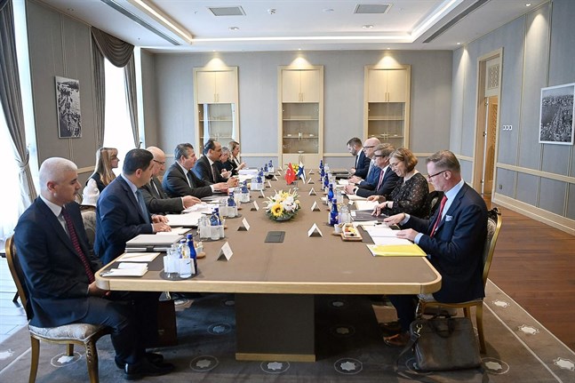 Den finländska delegationen mötte den turkiska delegationen på onsdagen.