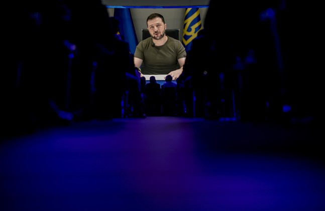 Ukrainas president Volodymyr Zelenskyj talade på Världsekonomiskt forum i Davos i måndags. På onsdagen framträdde han på nytt på videolänk från Kiev.