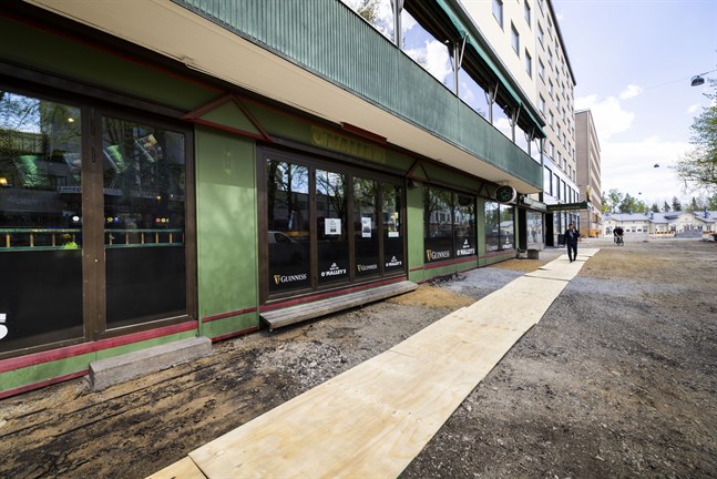 Vägarbetet sätter stopp för O'Malleys uteservering i sommar.