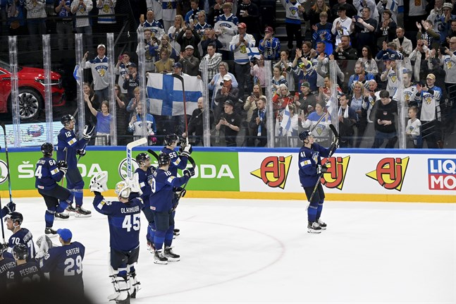 Det kokar i Tammerforshallen! Lejonen har säkrat minst ett VM-silver – herrlandslagets första VM-medalj på hemmais.