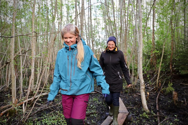 Hinjärv vandringsled i Taklax.
Alexandra Stenfors och Anna Granås.