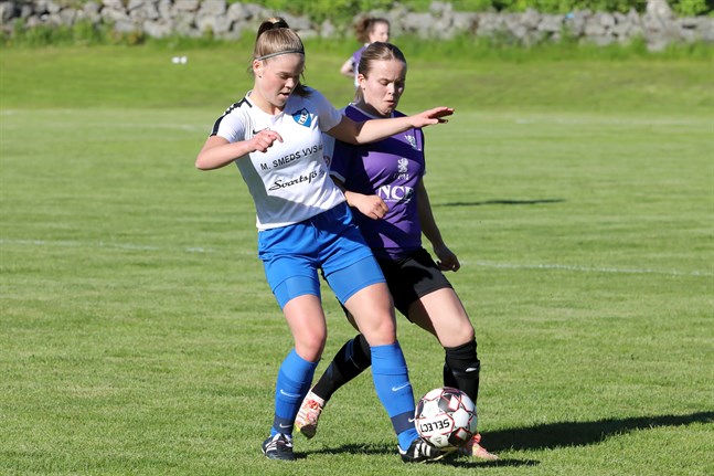 Amanda Vikström gjorde från sin vänsterbacksposition två mål för Esse IK mot VIFK 2. Bilden är från Unitedmatchen tidigare i juni som man förlorade.