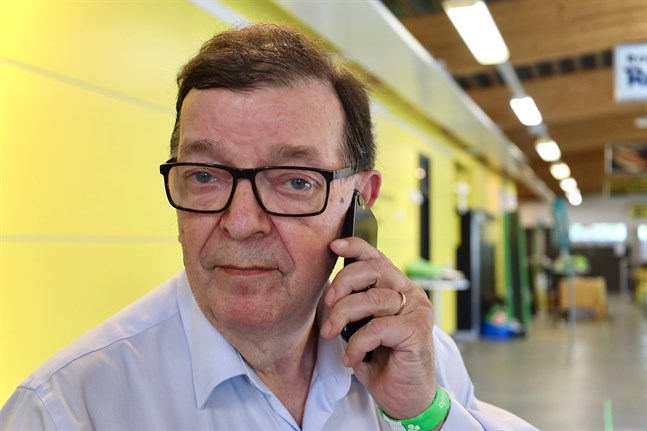 Det tvåspråkiga distriktets ordförande Paavo Väyrynen säger att distriktet finns till speciellt för de finlandssvenskar som känner att SFP är för liberalt.