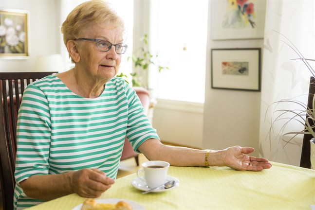 Alice Lillas, vice ordförande i Korsholms Pensionärsförening, anser att garantipensionerna på 855 euro i månaden ska höjas i första hand.