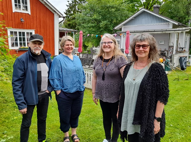 Konstnärerna Arto Penttinen, Marika Holm, Siv Ågren och Tine Sylvest ordnar konstläger för vuxna vid Villa Sveden i sommar.