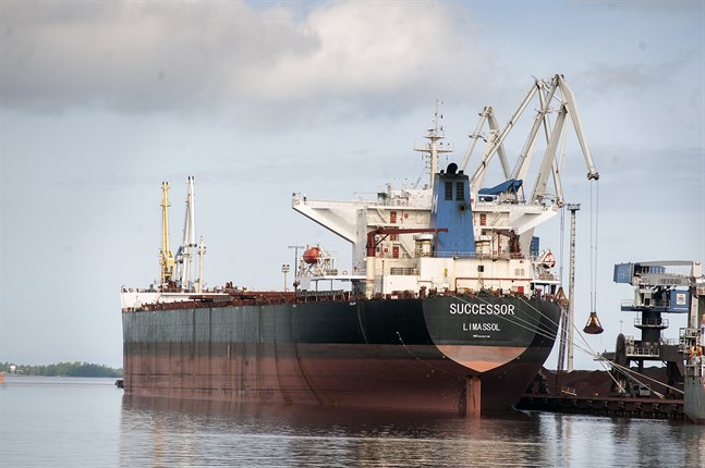 M/s Successor med en dödvikt på 174 000 ton anlände för lastning till Djuphamnen i Karleby i lördags.