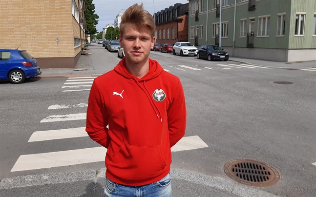 Joas Snellman känner sig extra inspirerad efter att han nu fått chansen med Jaro och planerar nu en satsning på fotbollen under kommande åren.