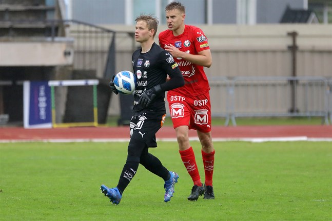 Varken Johan Brunell eller Joas Snellman återfinns i Jaros startelva idag mot SJK Akatemia.