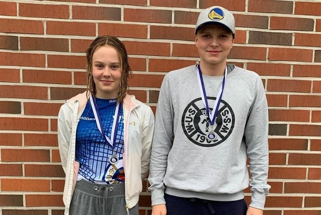 Aina Keiski och Arvid Kaas tog tre medaljer vardera i åldersgruppsmästerskapen i Uleåborg i helgen.