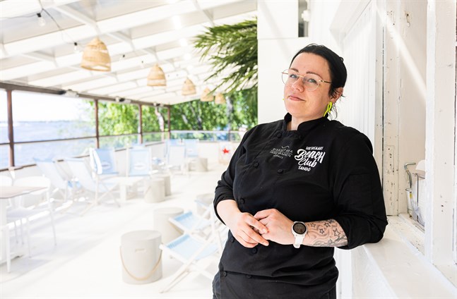 Henna-Miia Leponiemi fick en arbetsplats med fin utsikt när hon flyttade från Tammerfors till Vasa för jobbet som restaurangchef vid Sandö Beach Club.