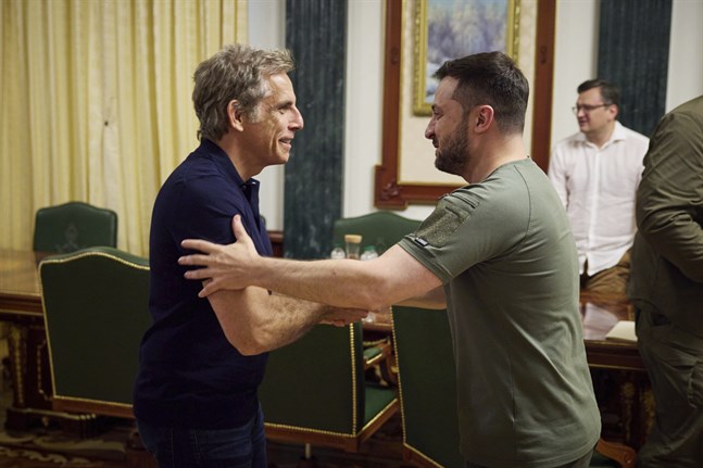 Filmstjärnan Ben Stiller besökte Ukrainas president Volodymyr Zelenskyj i Ukraina.