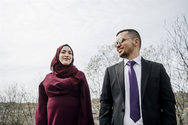Lama Kourdi och Aladdin Delli blev valda till årets flyktingkvinna och -man år 2022.