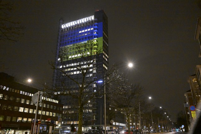 Bonnier News lyste tidigare i år upp DN-skrapan i Stockholm i Ukrainas färger.