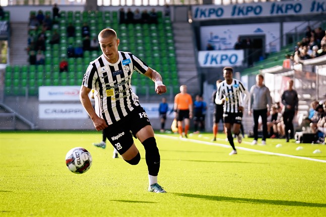 Roni Hudd blev inbytt tidigt i andra halvlek och imponerade i sin första ligamatch på hemmaplan.