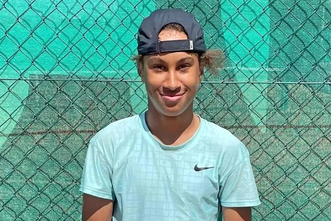Lite nervöst var det allt, men Elias Yli-Panula gjorde bra ifrån sig på tennisbanorna i Båstad.