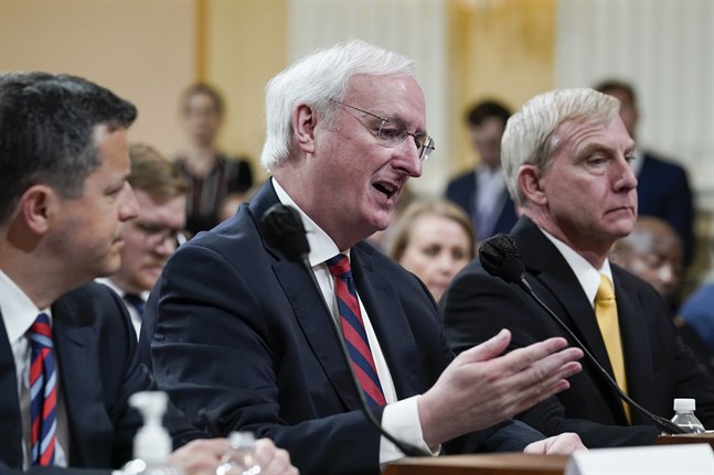 Tidigare justitieministern Jeffrey Rosen, i mitten, under förhöret med kongressutskottet.
