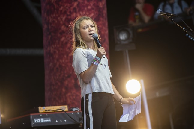 Greta Thunberg möttes av jubel från festivalbesökarna.