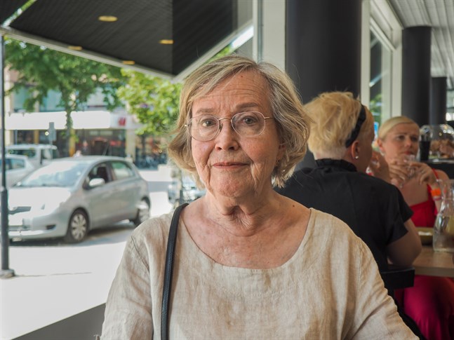 Huvudpersoner i Christina Korkmans nya bok är Christinas mor Ellen Linnea Rudnäs som växer upp på en bondgård i Kronoby utan far.