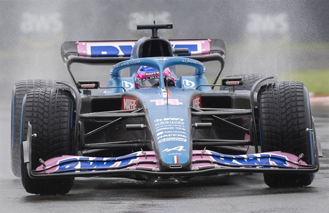 Veteranföraren Fernando Alonso i Alpine-bilen.