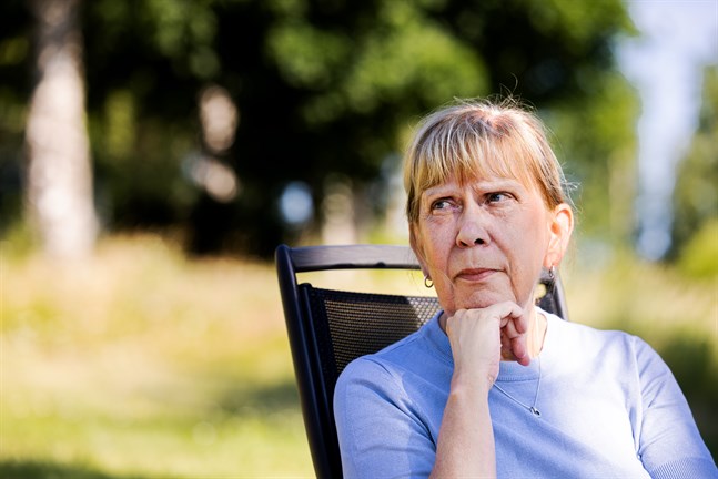 Lilian Sjölund är kritisk till att demenssjuka ska bo hemma så länge de vill. De anhöriga borde ha mer att säga till om när den som är sjuk inte är kapabel att ta beslut.