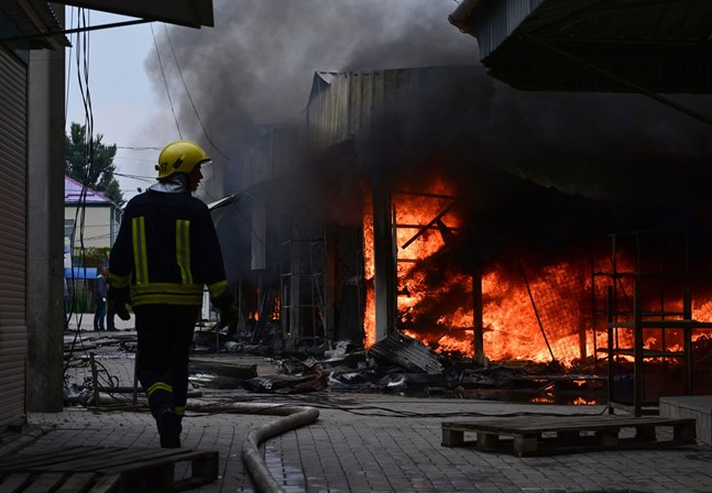 Branden i ett köpcentrum är bara ett exempel på resultaten av de ryska missilerna mot Slovjansk.
