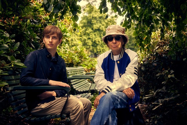 Ruben Uggla och Magnus Uggla skriver barnbok tillsammans. Pressbild.