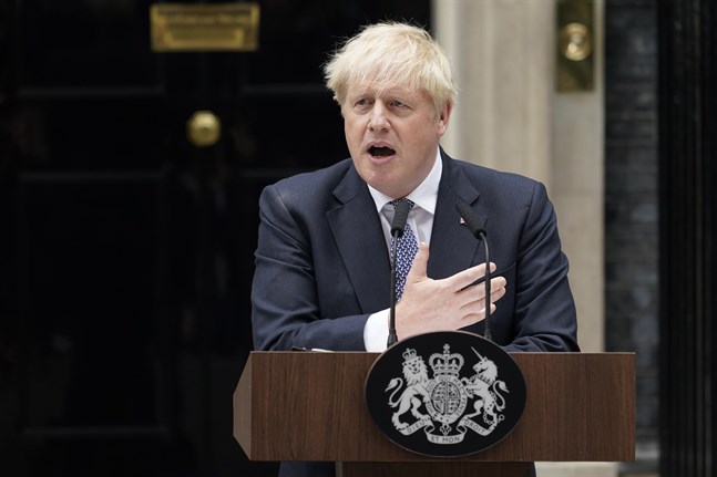 Boris Johnson meddelar sin avgång utanför 10 Downing Street.