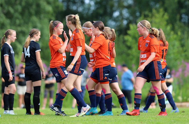 Wasa Fotbollsakademi, här under sommarens fotbollscup, är ett föreningssamarbete i Vasa med omnejd. Nu drar sig Vasa IFK ur det samarbetet.