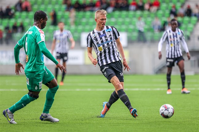 Gustaf Backaliden har gjort sitt i den svartvita tröjan.