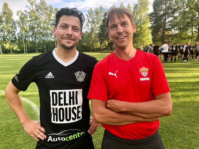 Det var äkta derby när PeFF II och Pedesi Vikings drabbade samman. Här ser vi tränarna Kevin Wannäs (t.v.) och Ronny Höglund.