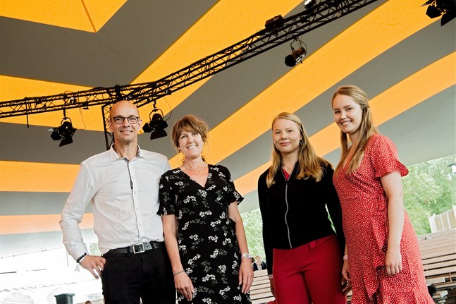 Kjell Forsgård, Annette Forsgård, Selma Nordström och Filippa Forsgård ska "snurra runt" på området och njuta av musiken då de själva spelat och dansat klart.