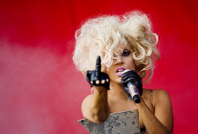 Lady Gagas mest minnesvärde ögonblick innefattar köttkläder och en lokal påklädare. Arkivbild.